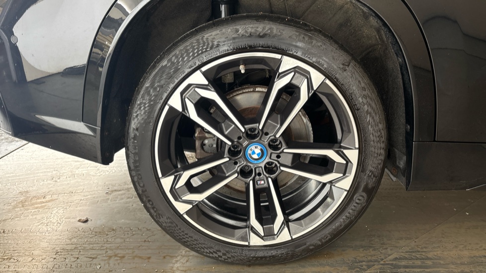 BMW iX1 Image 19