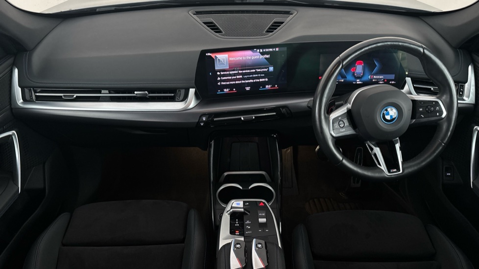 BMW iX1 Image 11