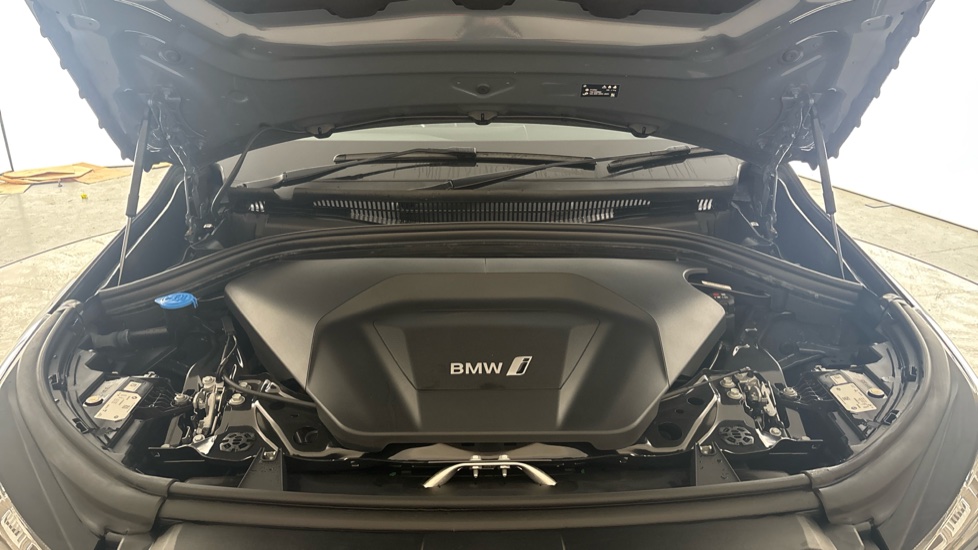 BMW iX1 Image 16
