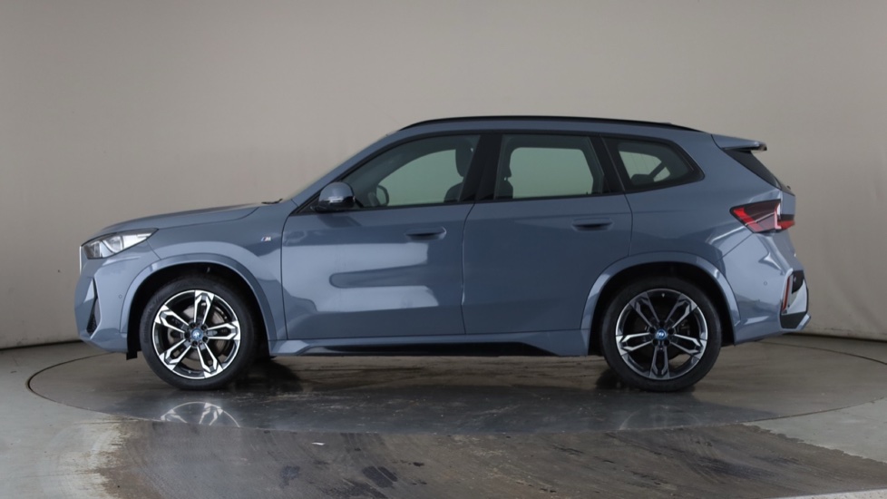 BMW iX1 Image 2