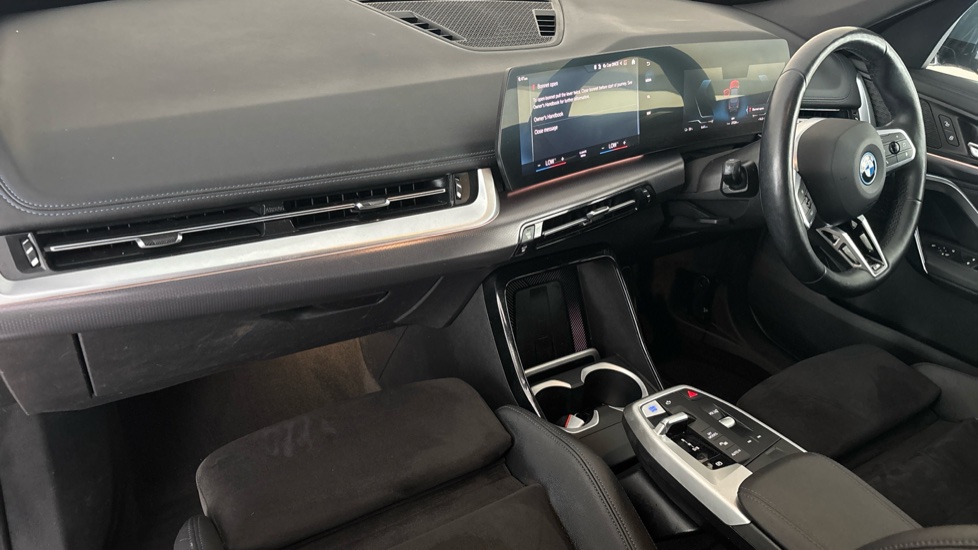 BMW iX1 Image 10