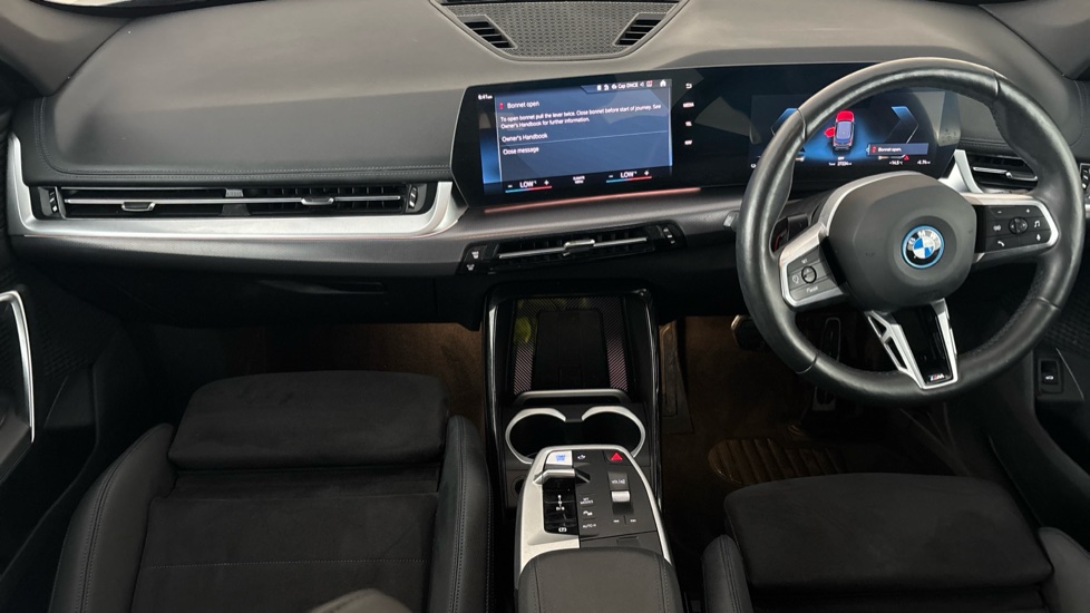 BMW iX1 Image 11