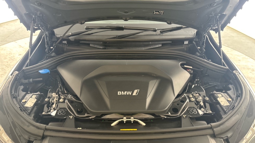 BMW iX1 Image 16