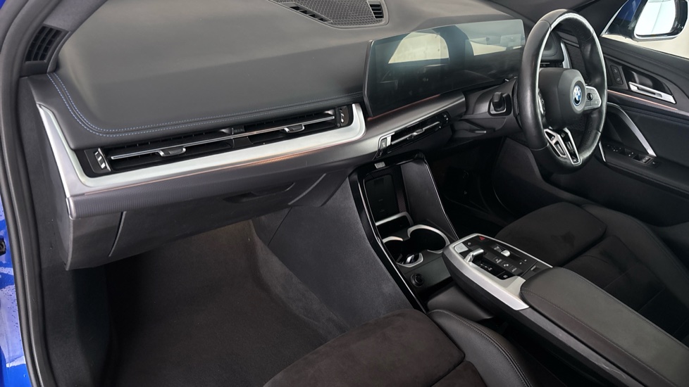 BMW iX1 Image 10