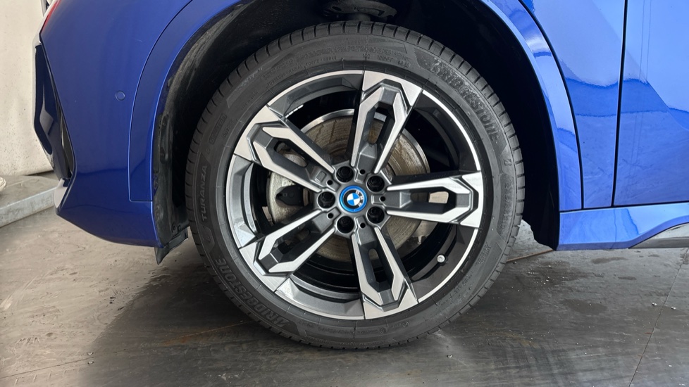 BMW iX1 Image 17