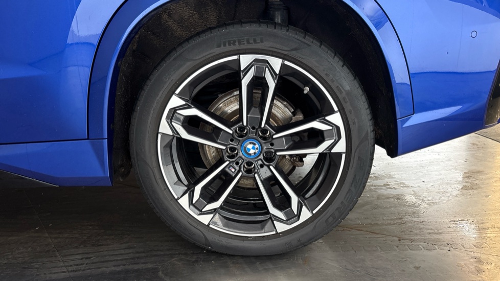 BMW iX1 Image 18
