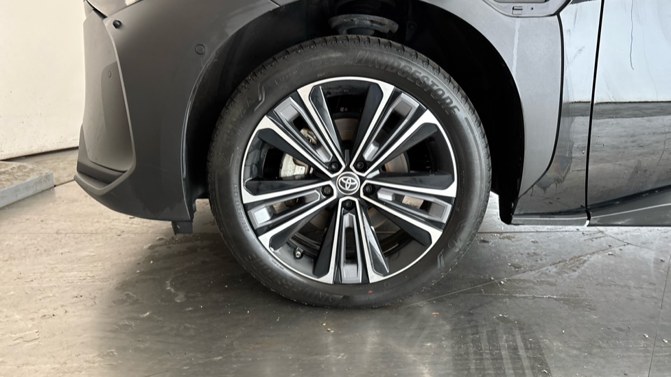 TOYOTA BZ4X Image 17