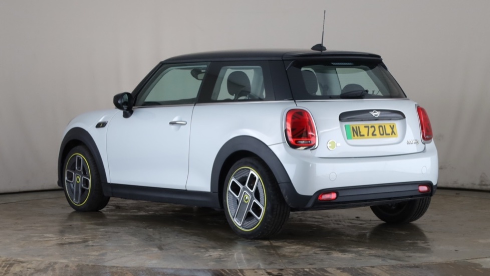 MINI HATCHBACK Image 3