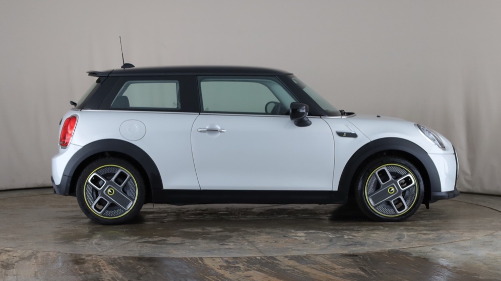 MINI HATCHBACK Image 6