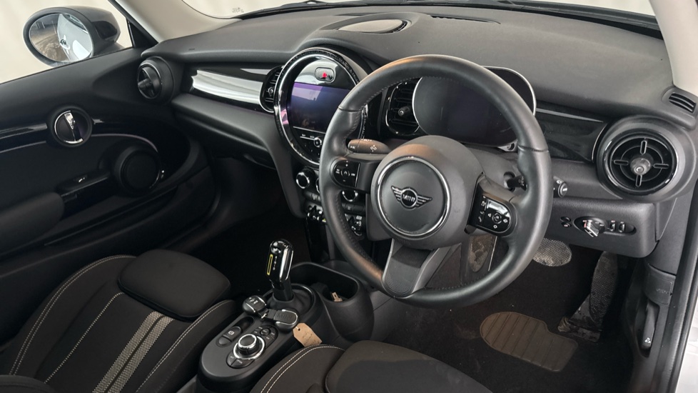 MINI HATCHBACK Image 9