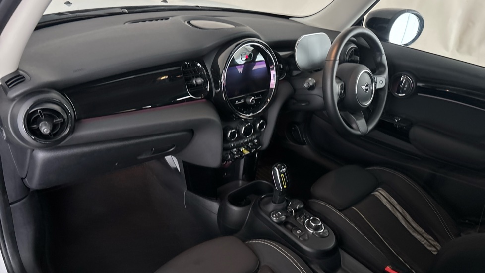 MINI HATCHBACK Image 10