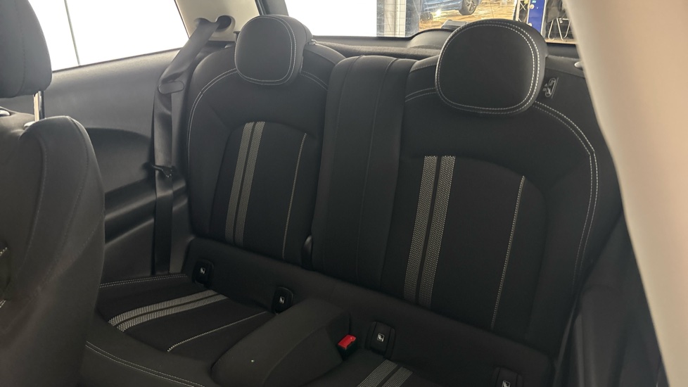 MINI HATCHBACK Image 14