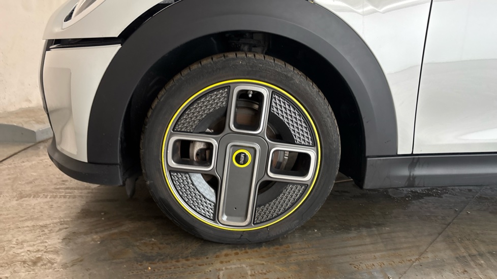 MINI HATCHBACK Image 17