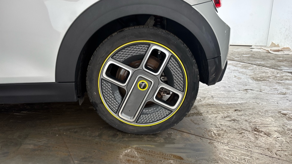 MINI HATCHBACK Image 18