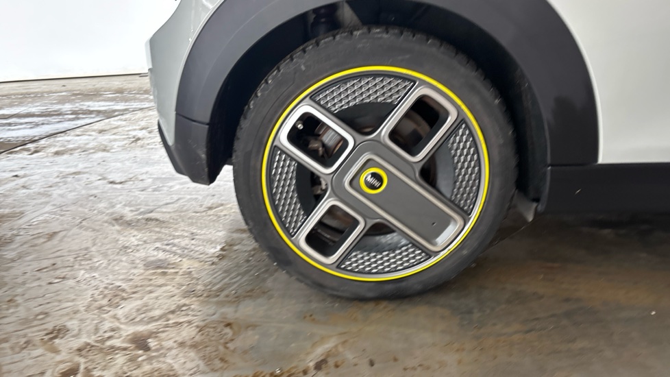 MINI HATCHBACK Image 19