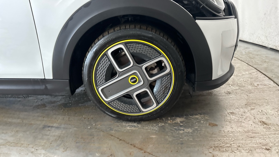 MINI HATCHBACK Image 20