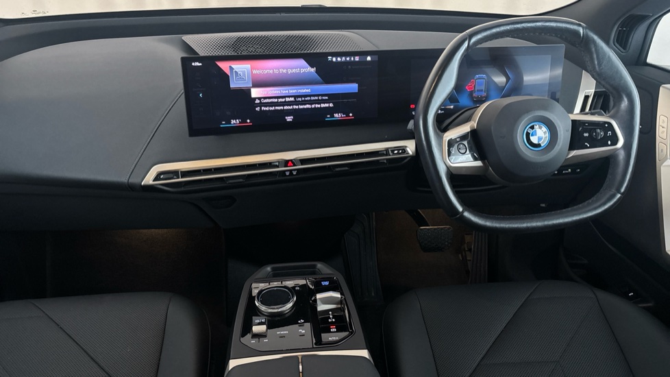 BMW iX Image 11