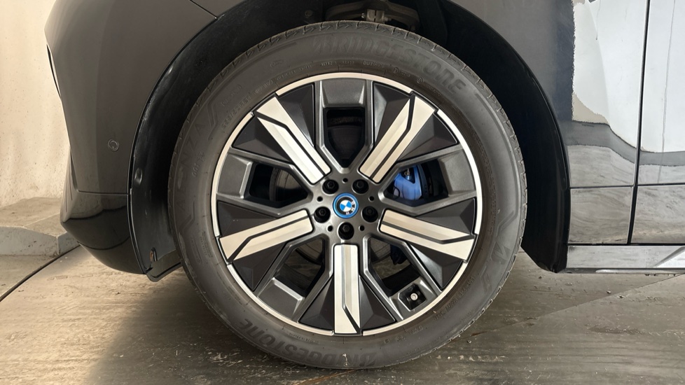 BMW iX Image 17