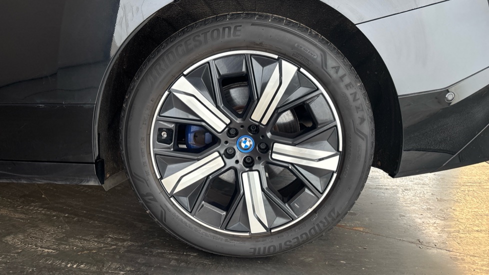 BMW iX Image 18