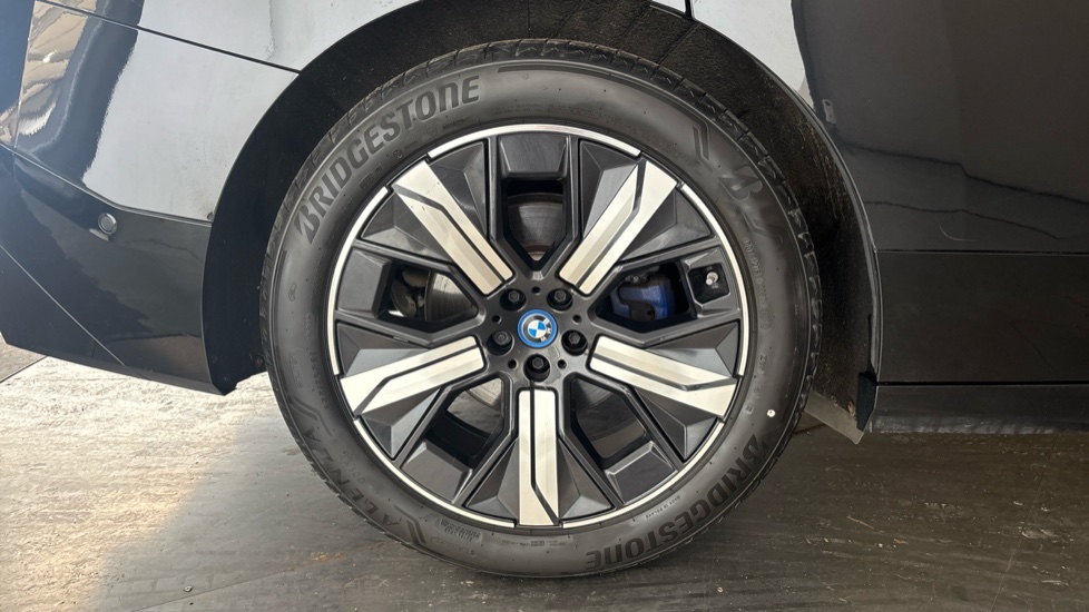 BMW iX Image 19