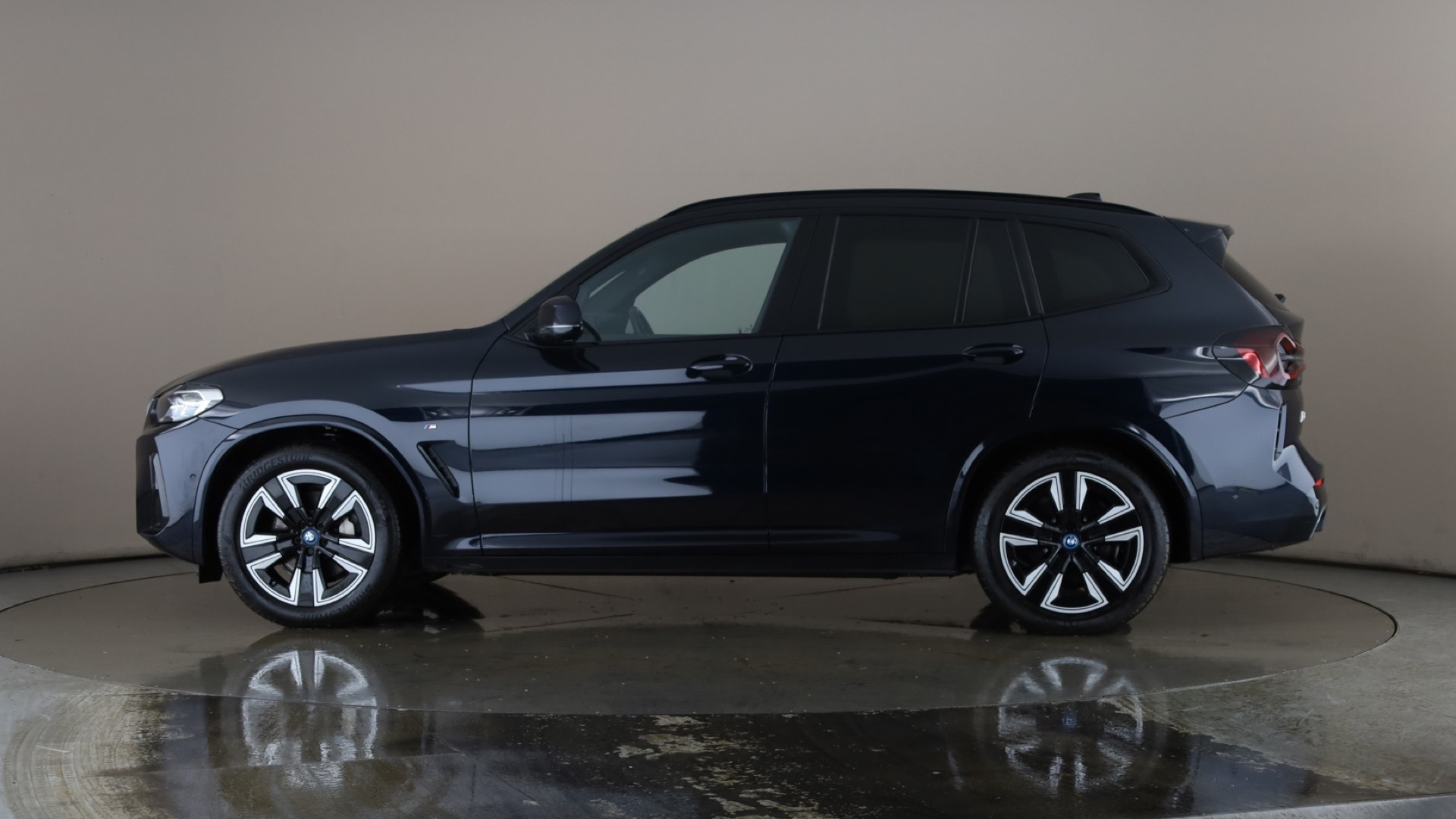 4020793 210kW M Sport 80kWh 5dr Auto