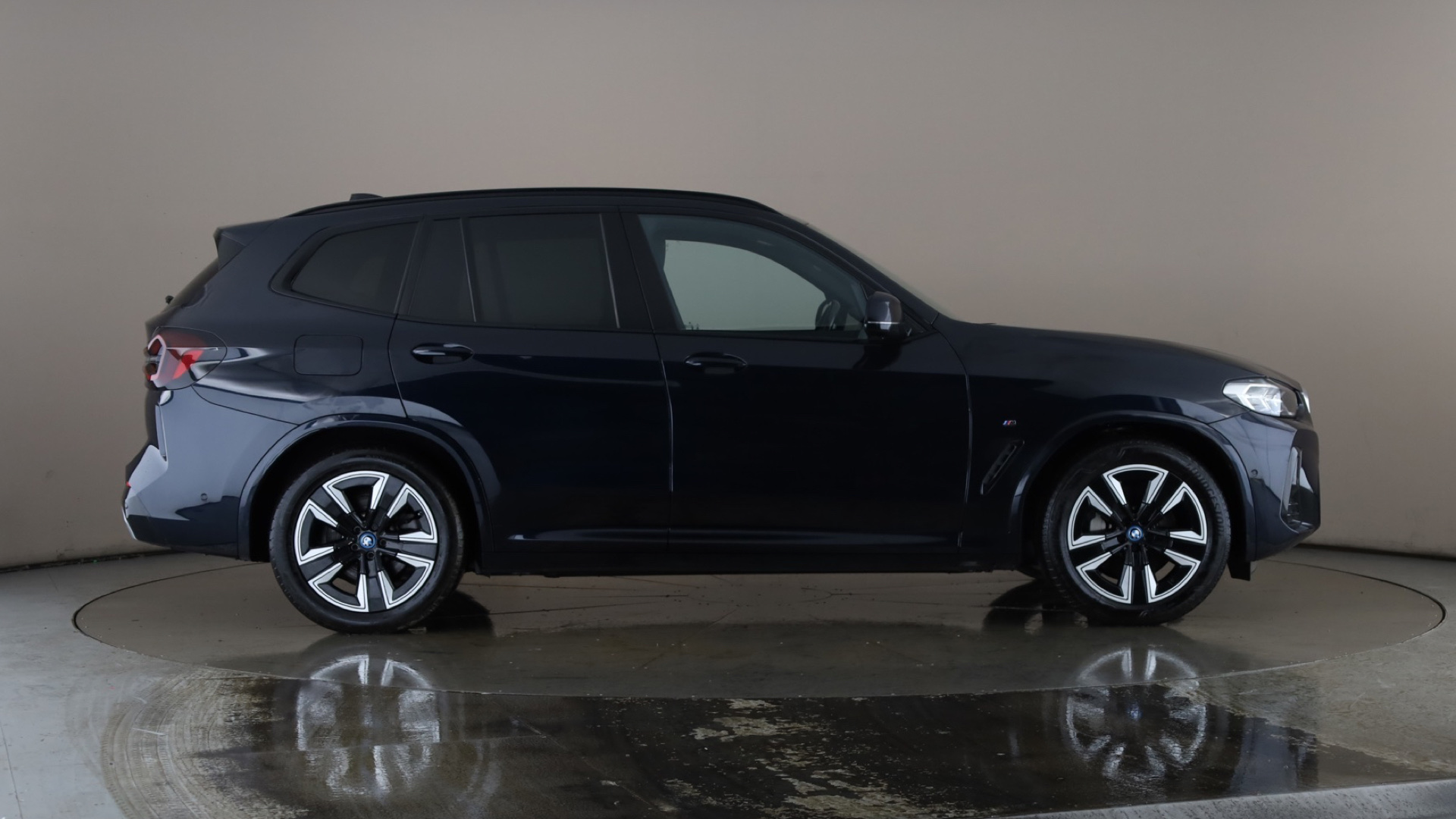 4020793 210kW M Sport 80kWh 5dr Auto