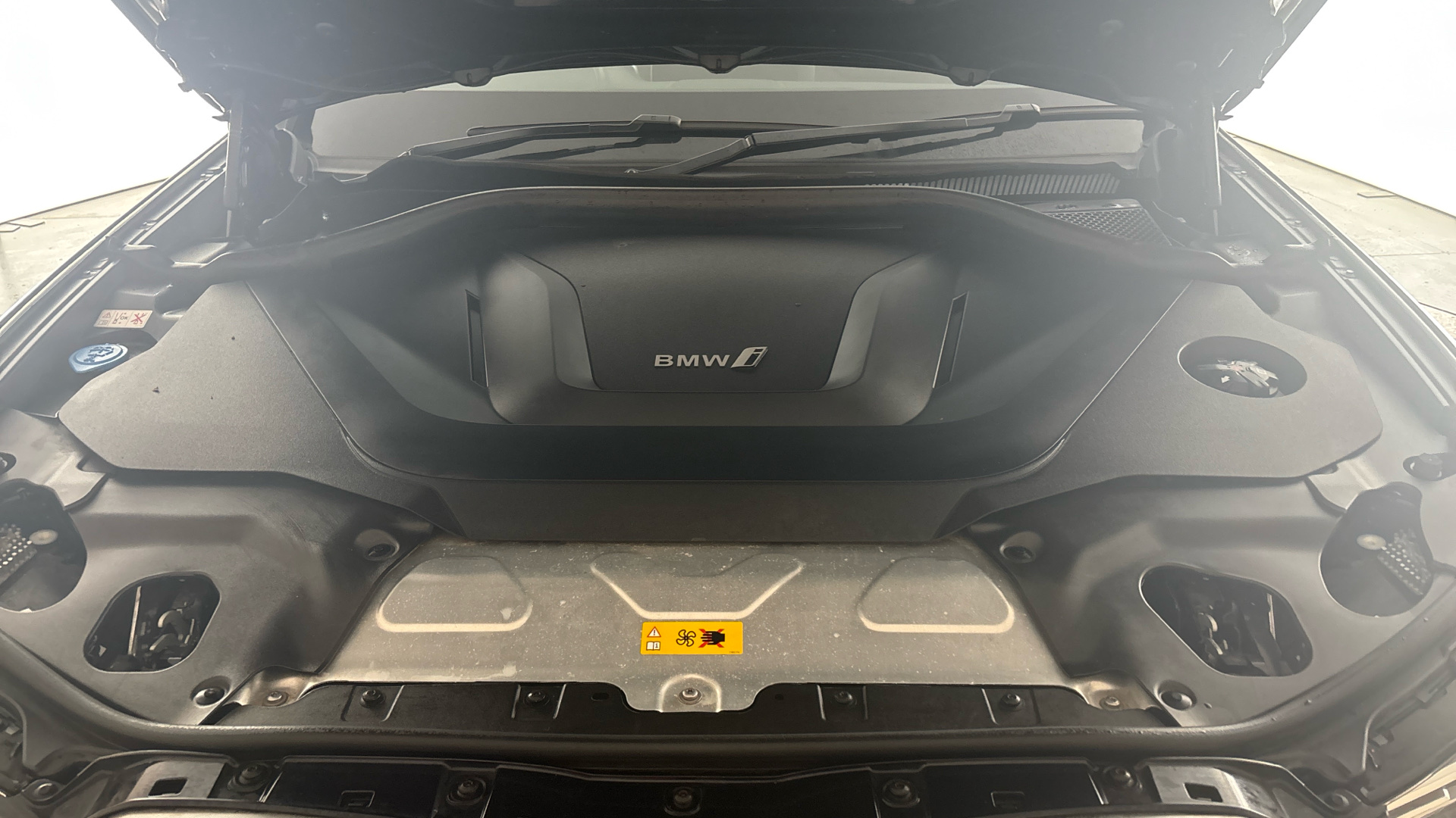 4020793 210kW M Sport 80kWh 5dr Auto