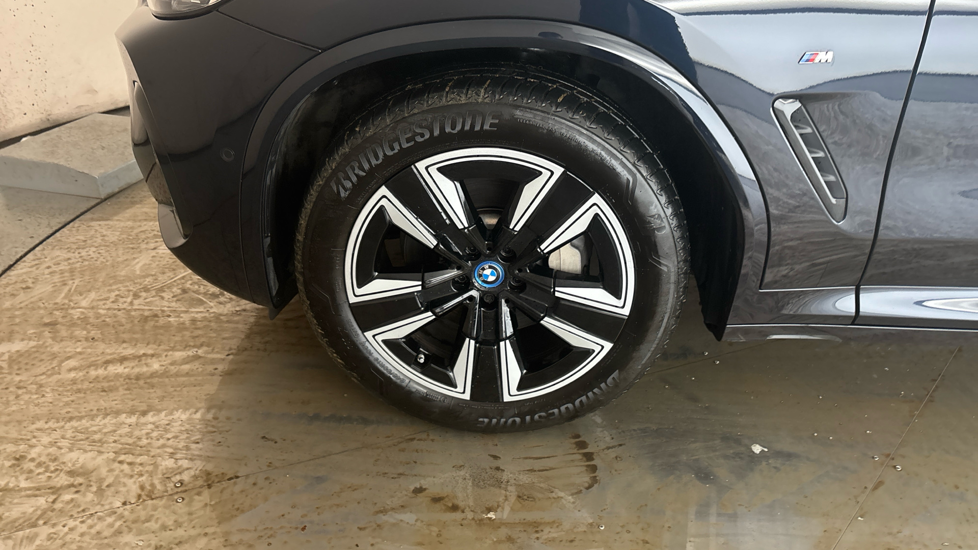 4020793 210kW M Sport 80kWh 5dr Auto