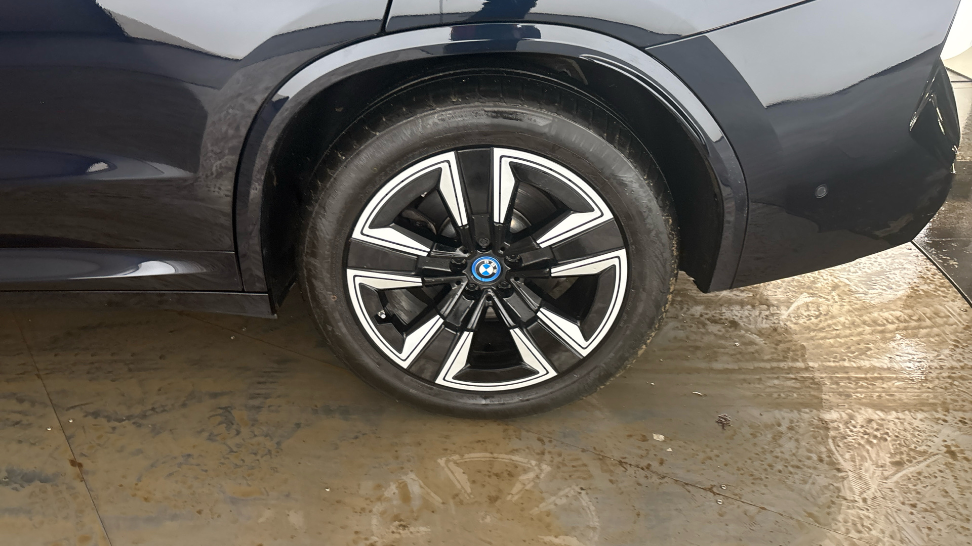 4020793 210kW M Sport 80kWh 5dr Auto