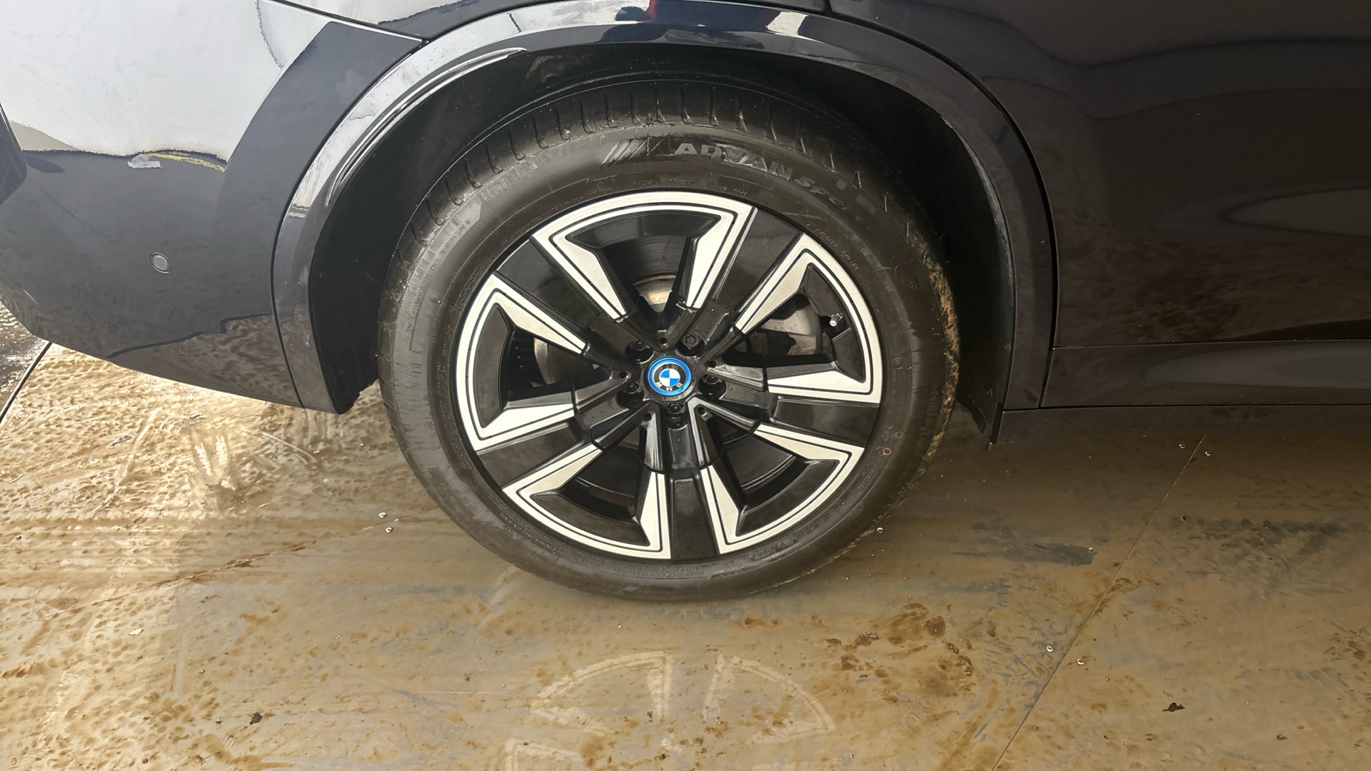 4020793 210kW M Sport 80kWh 5dr Auto