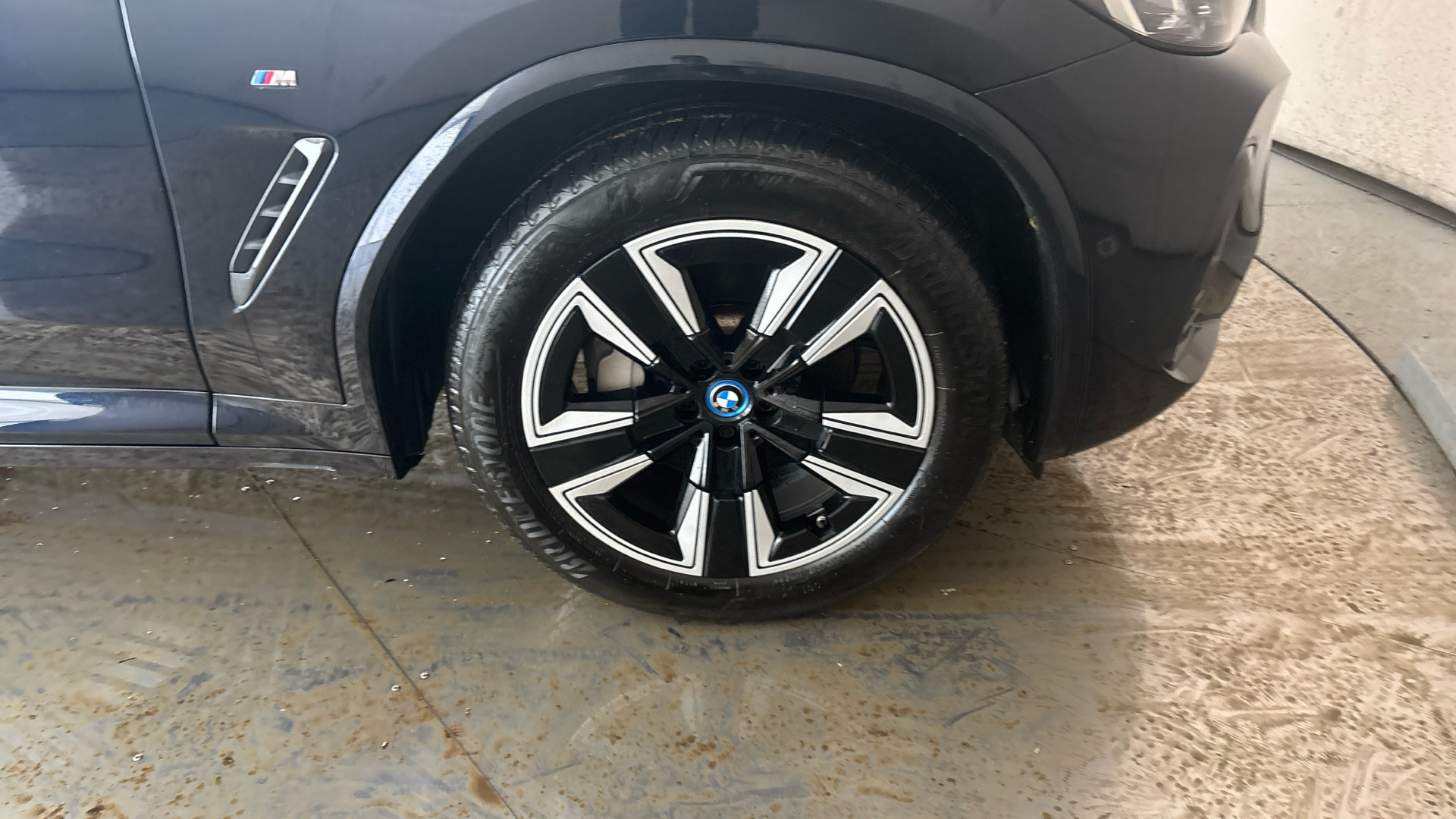 4020793 210kW M Sport 80kWh 5dr Auto