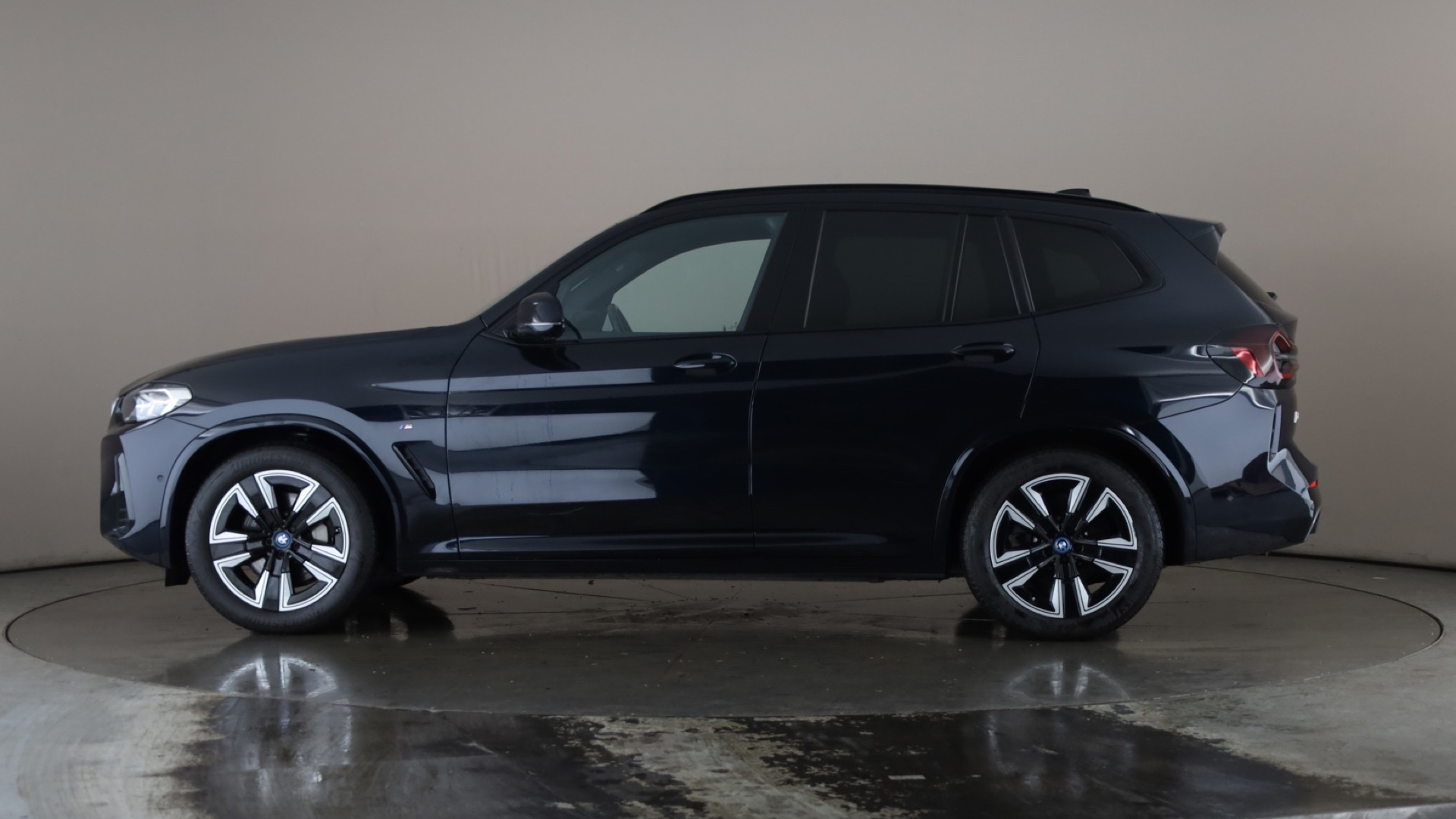 4020629 210kW M Sport 80kWh 5dr Auto