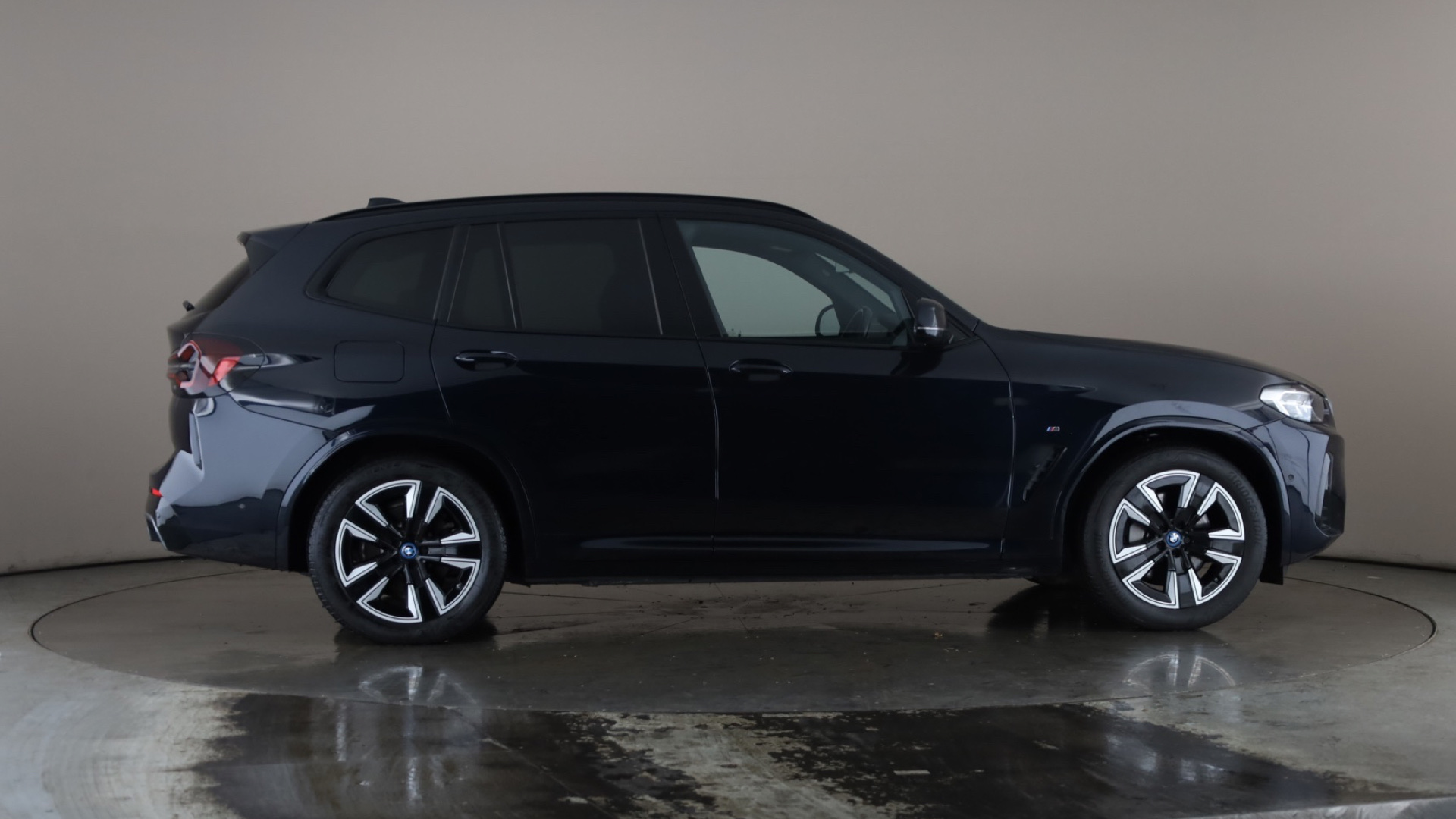 4020629 210kW M Sport 80kWh 5dr Auto