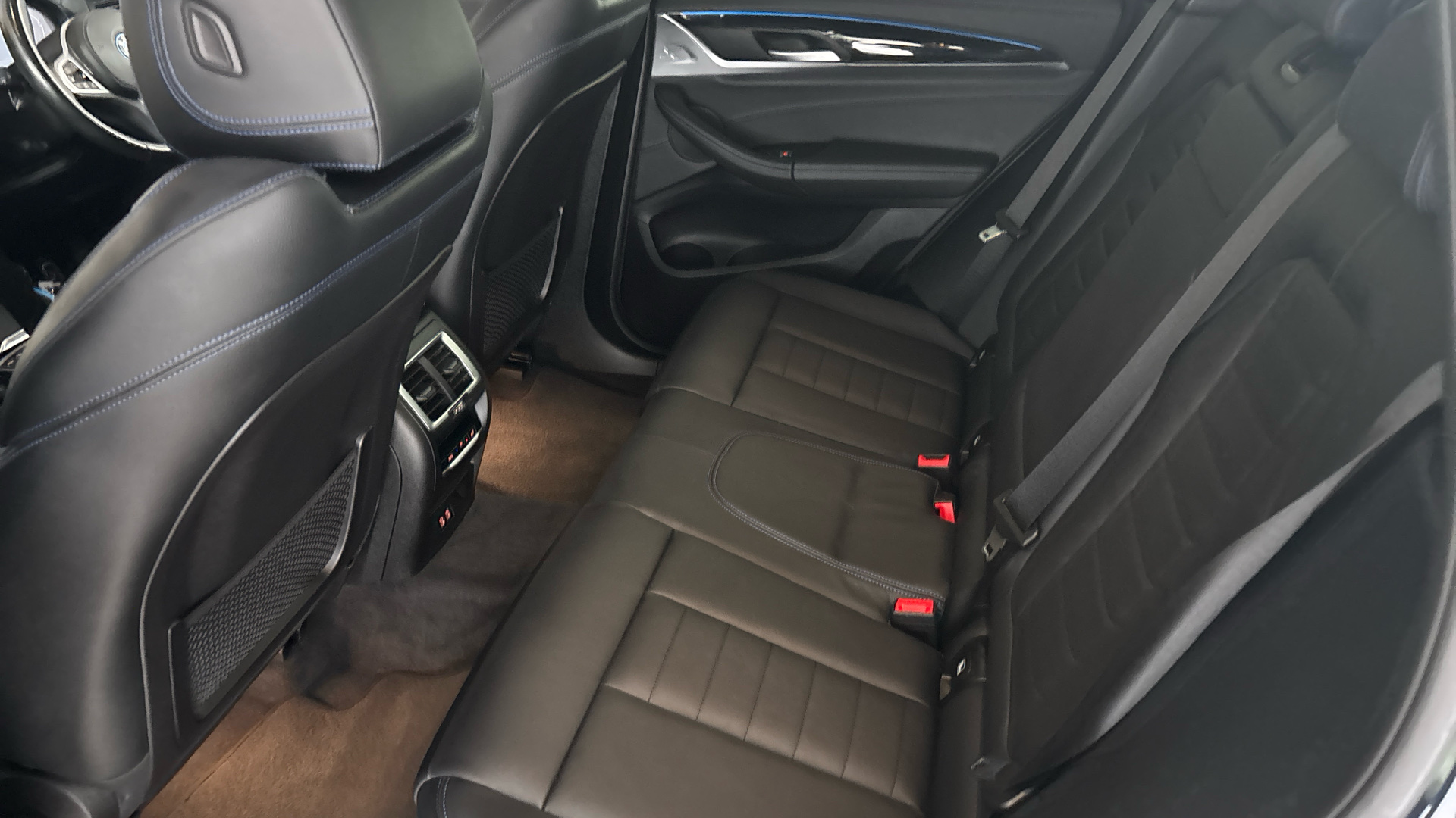 4020629 210kW M Sport 80kWh 5dr Auto