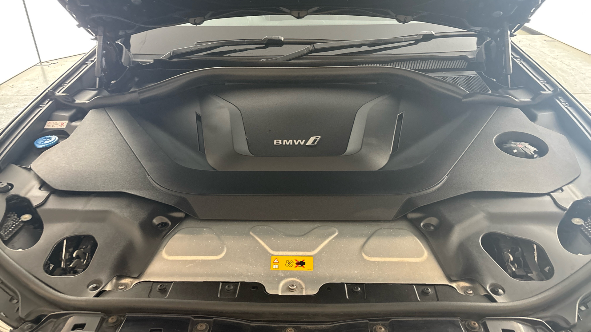 4020629 210kW M Sport 80kWh 5dr Auto