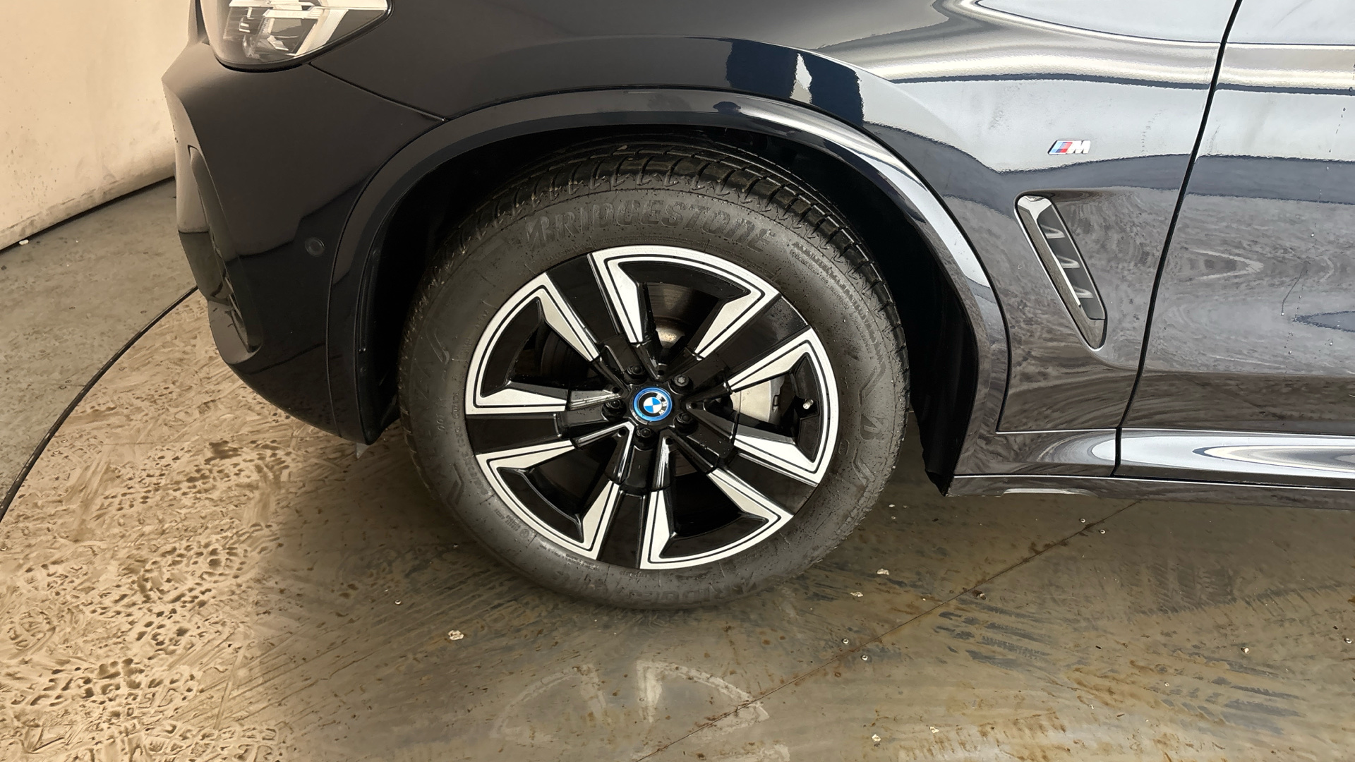 4020629 210kW M Sport 80kWh 5dr Auto