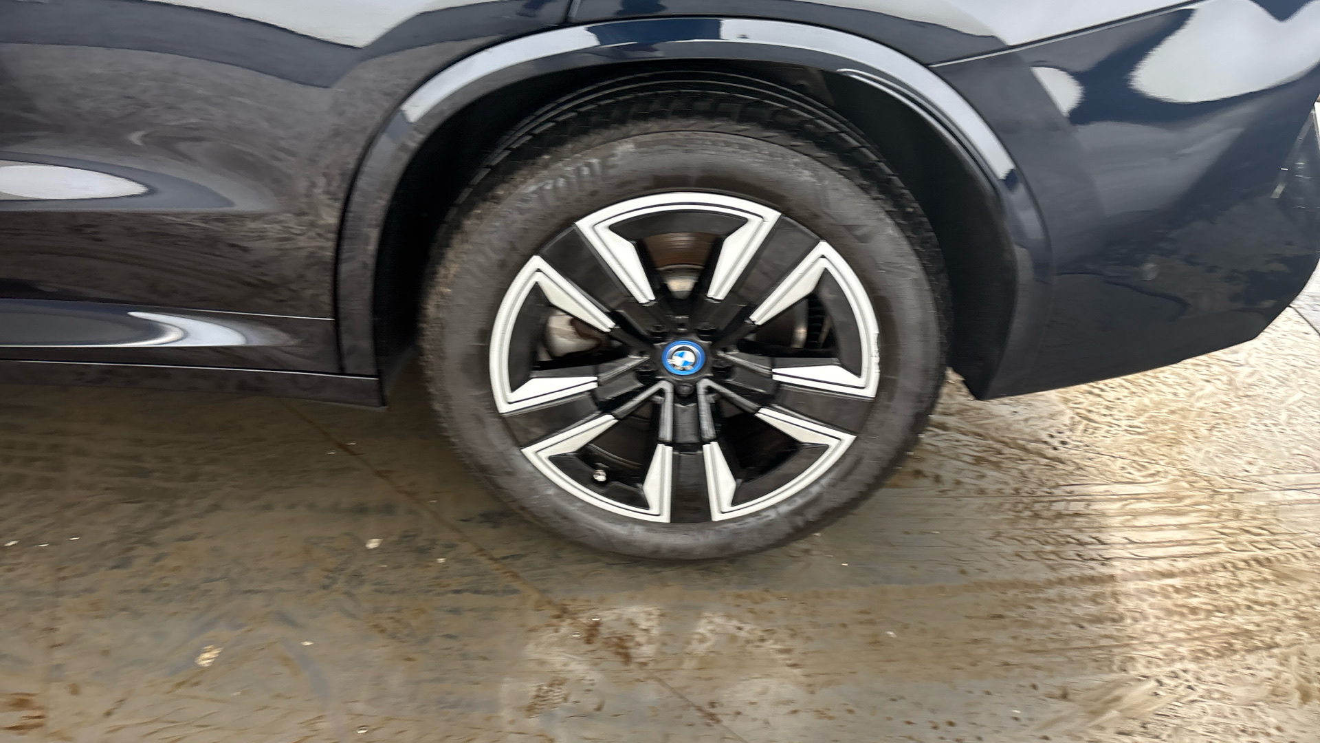 4020629 210kW M Sport 80kWh 5dr Auto