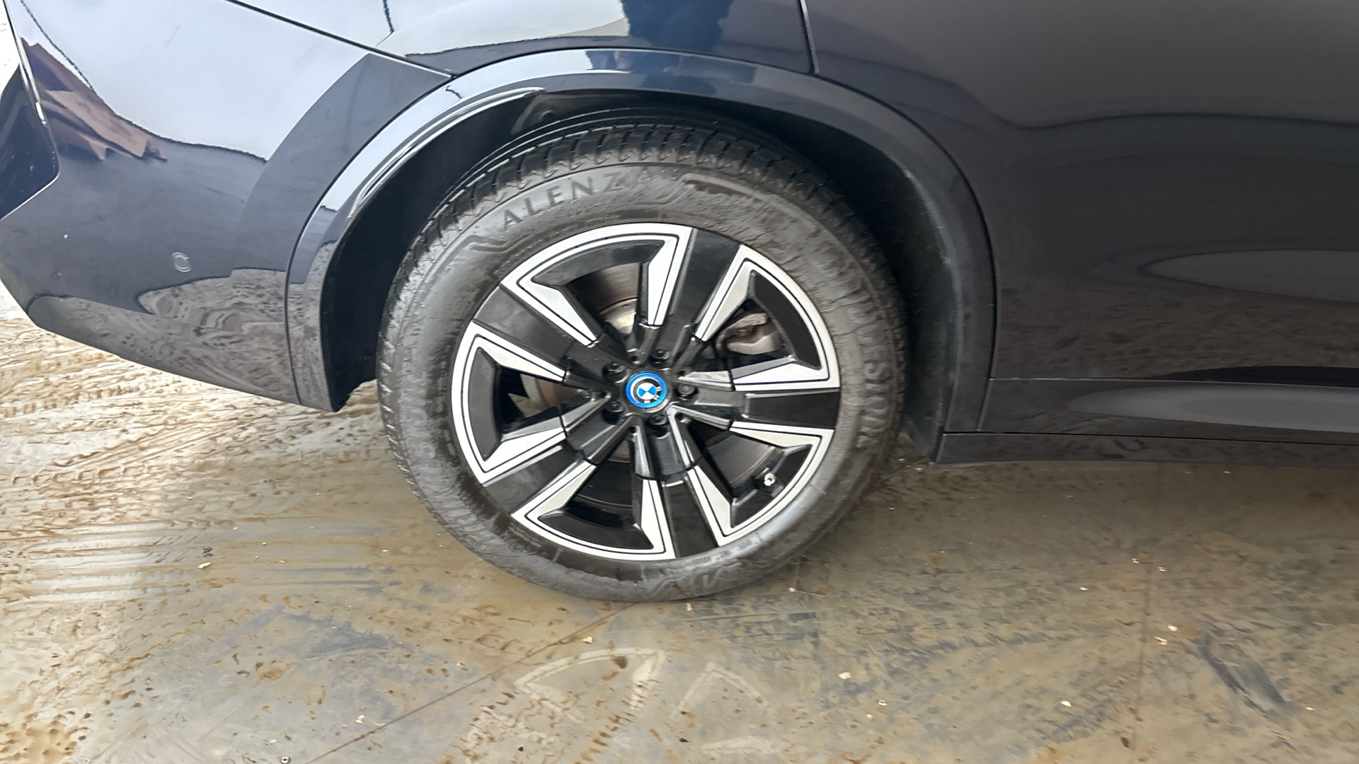 4020629 210kW M Sport 80kWh 5dr Auto