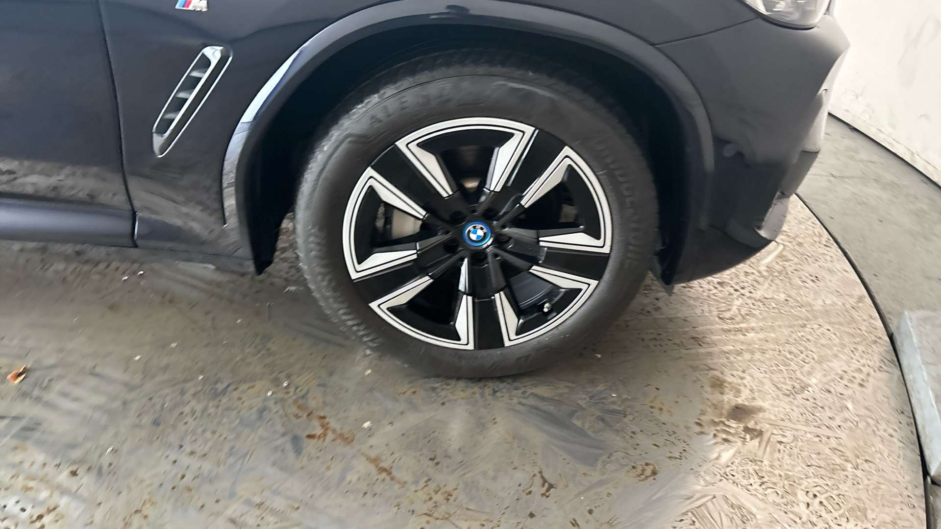 4020629 210kW M Sport 80kWh 5dr Auto