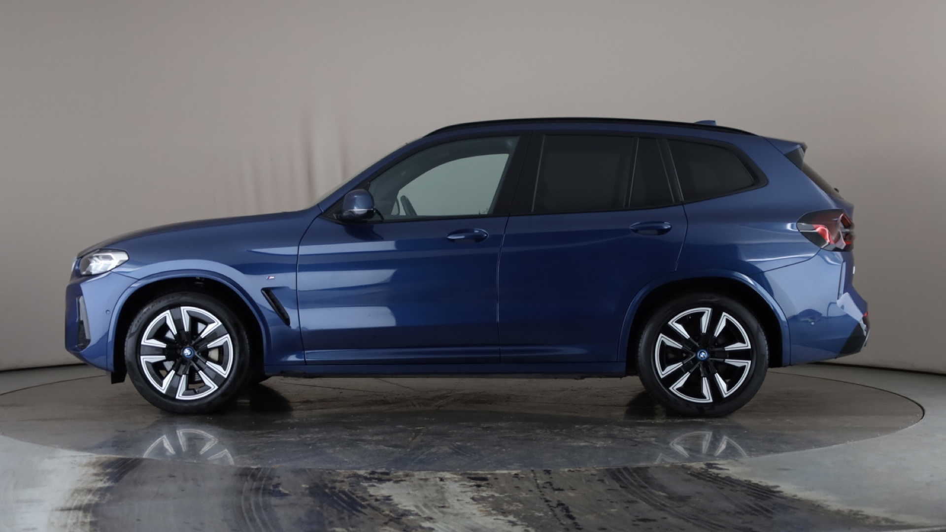 4027437 210kW M Sport 80kWh 5dr Auto