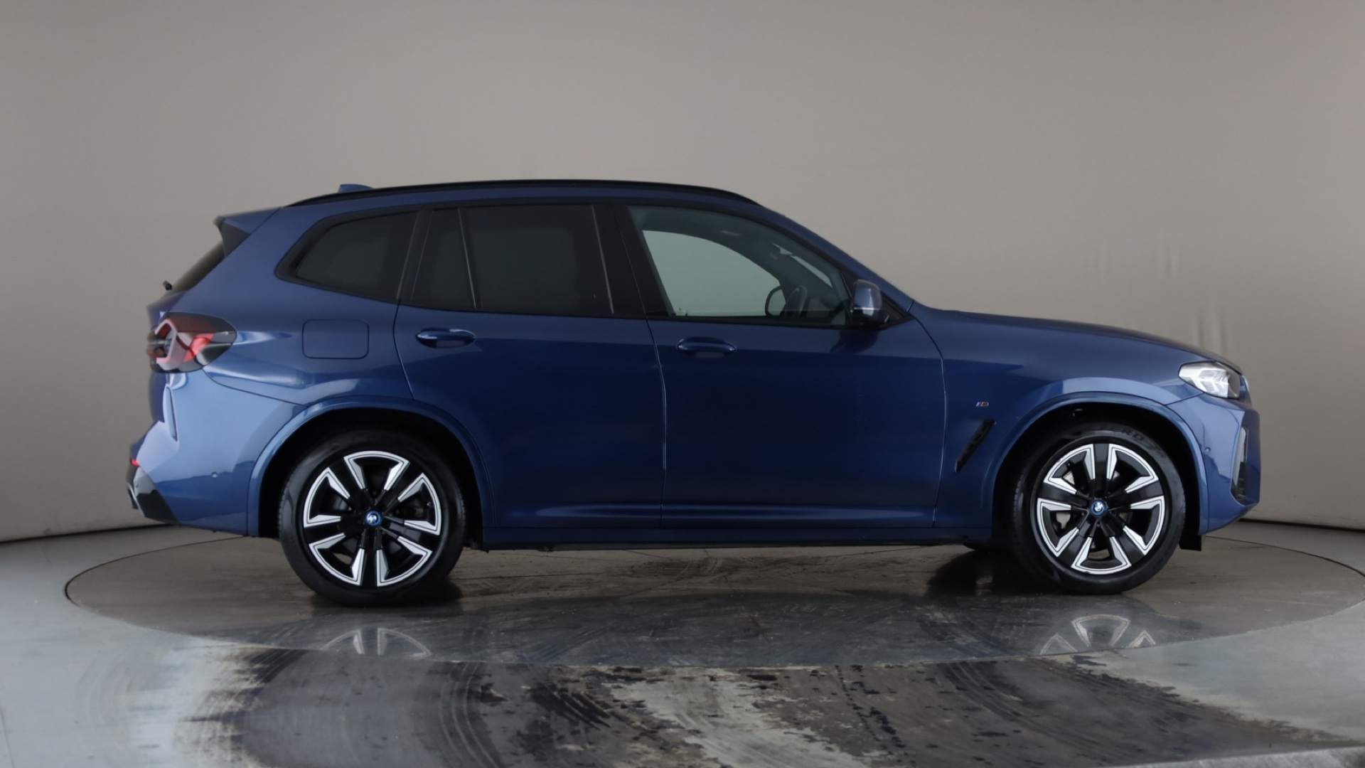 4027437 210kW M Sport 80kWh 5dr Auto