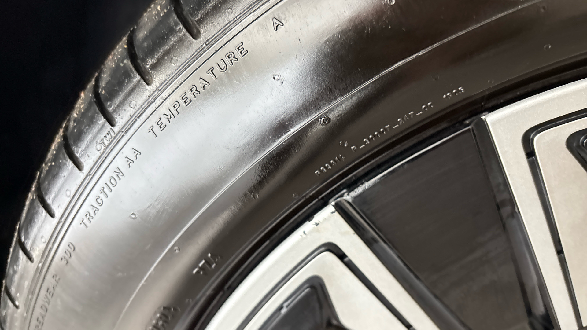 4027437 210kW M Sport 80kWh 5dr Auto