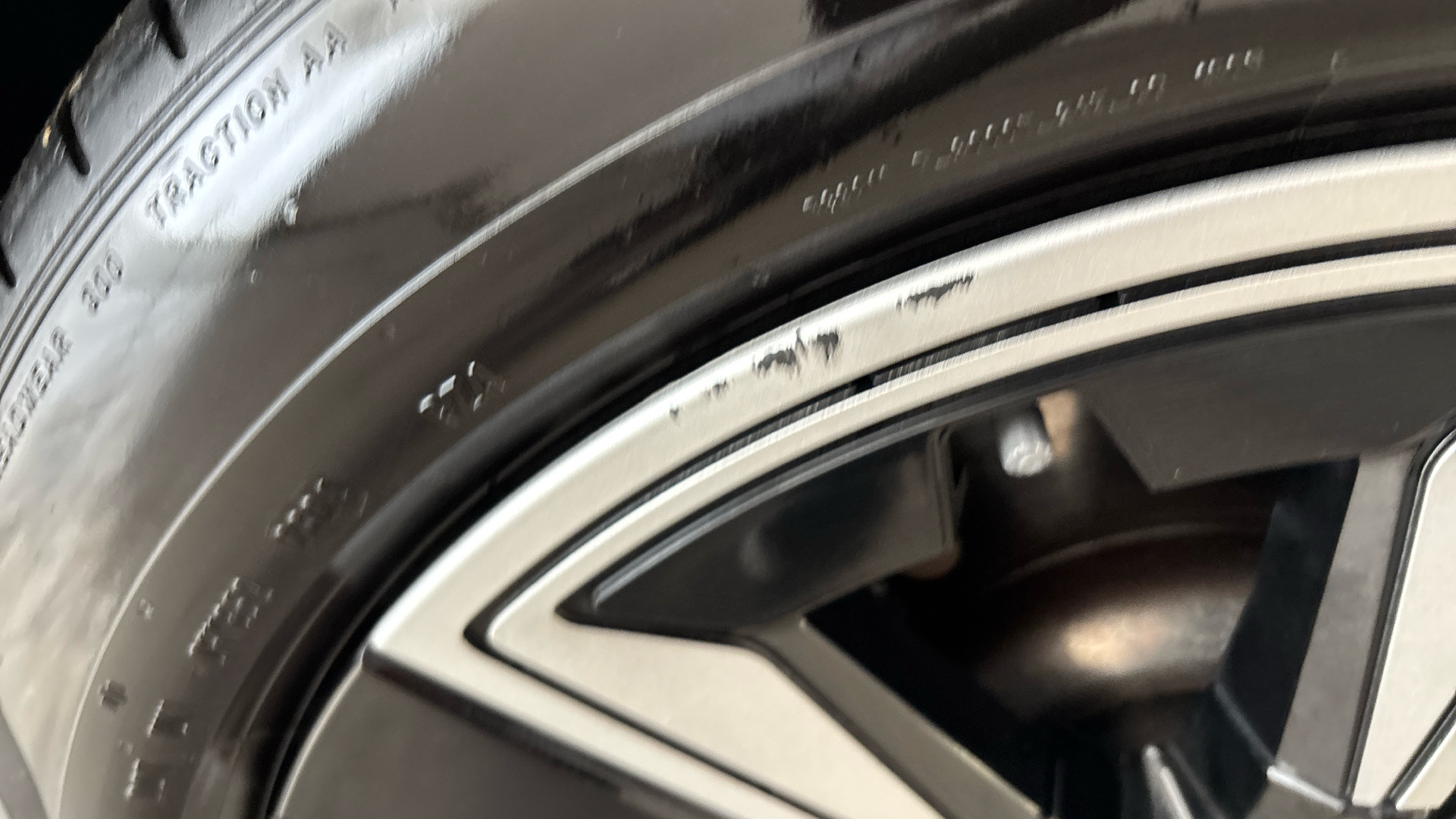 4027437 210kW M Sport 80kWh 5dr Auto