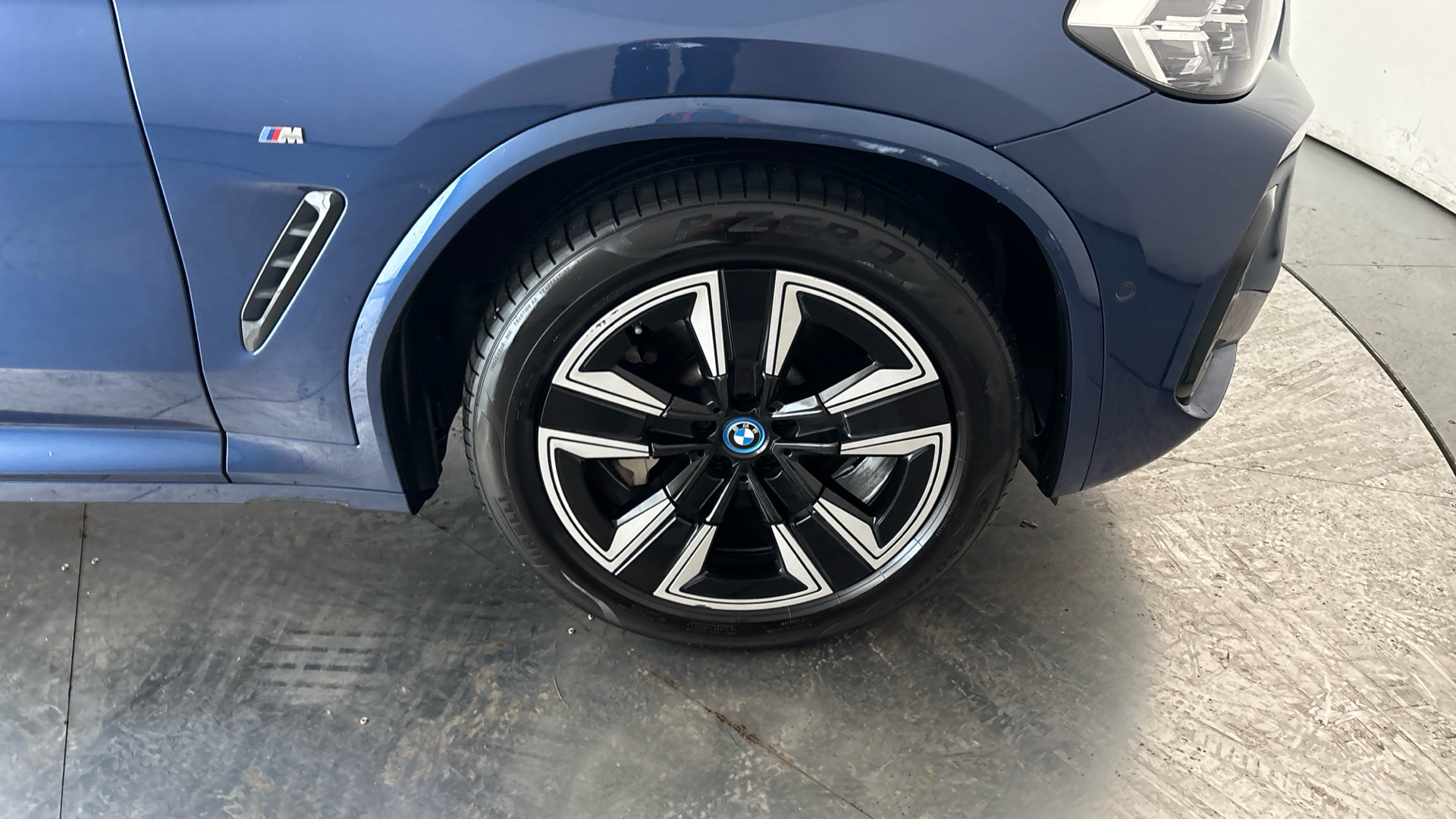 4027437 210kW M Sport 80kWh 5dr Auto