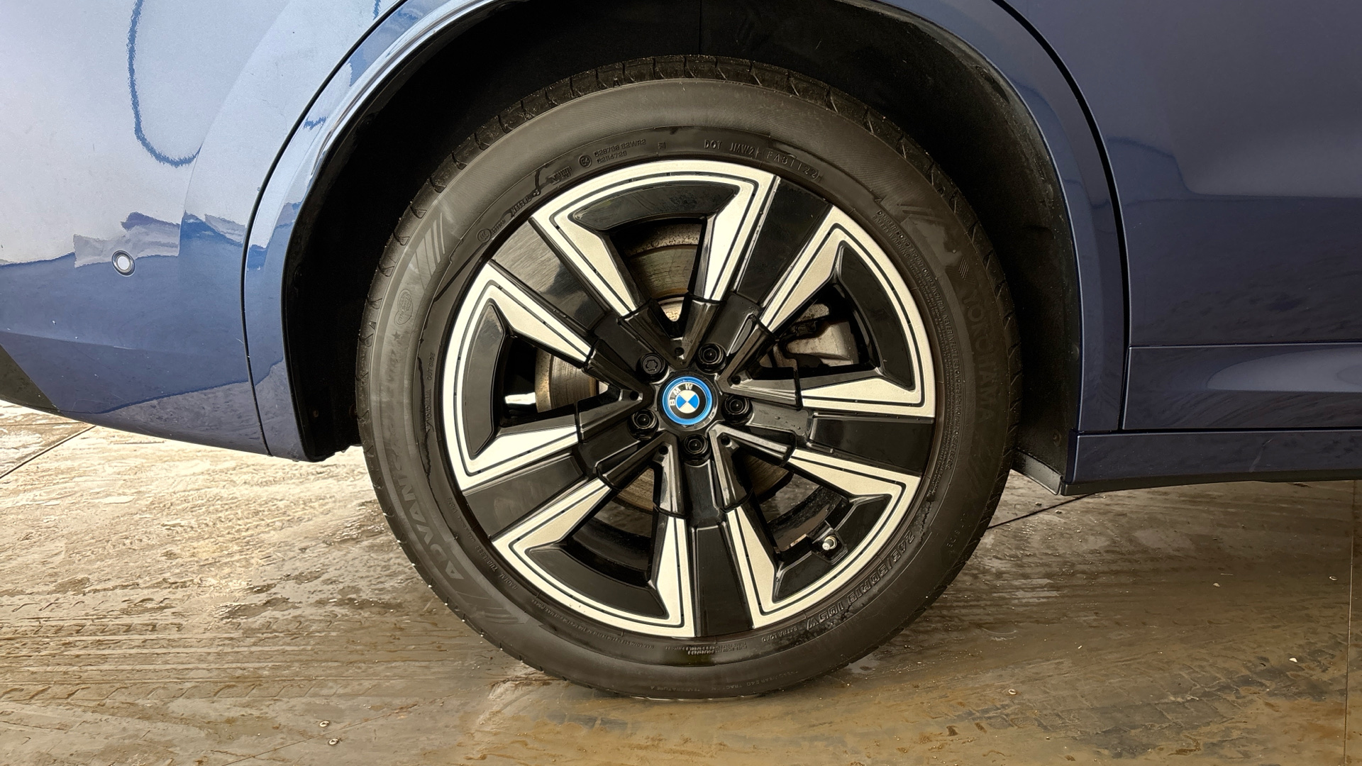 4027482 210kW M Sport 80kWh 5dr Auto