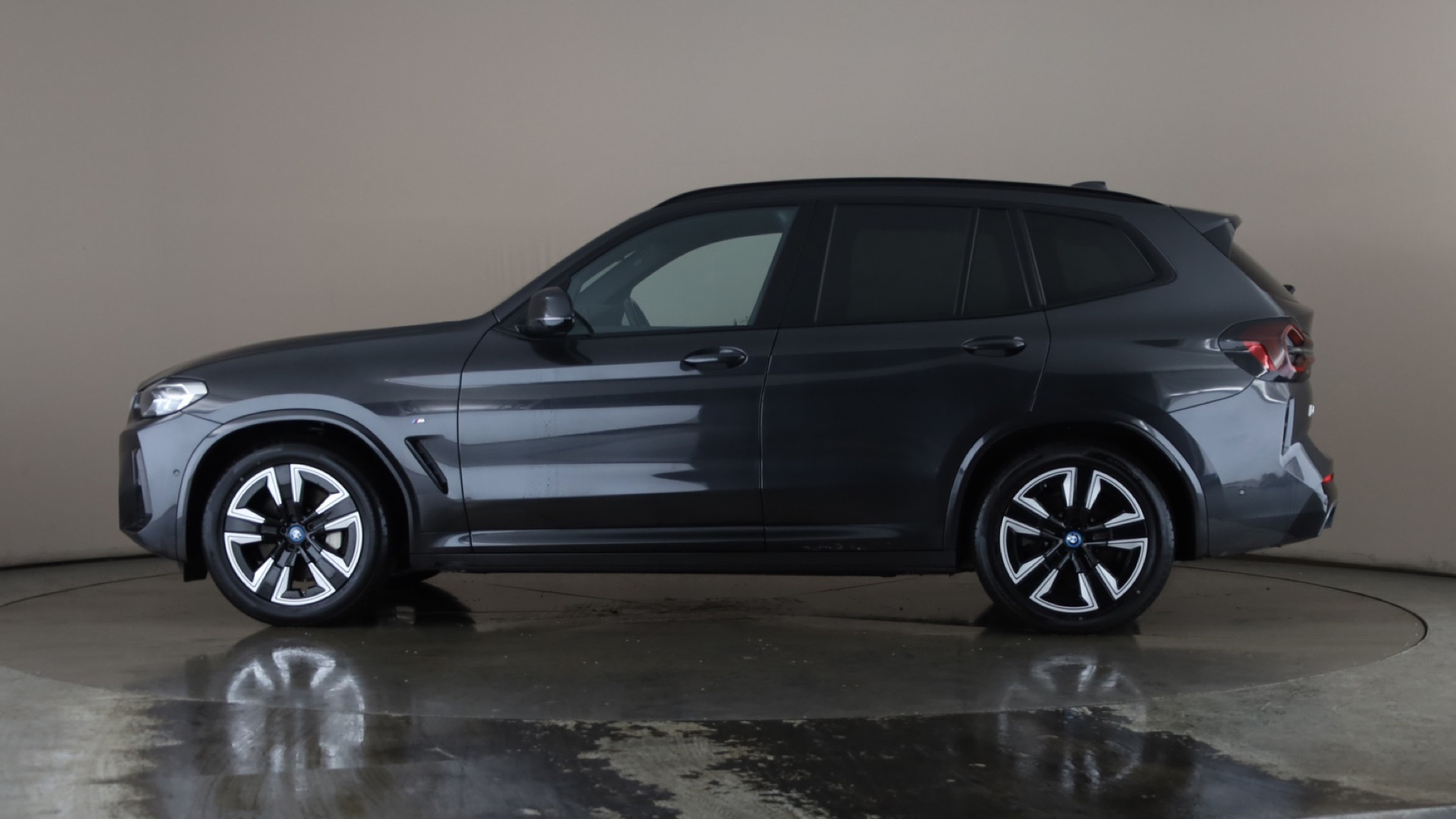 4028222 210kW M Sport 80kWh 5dr Auto