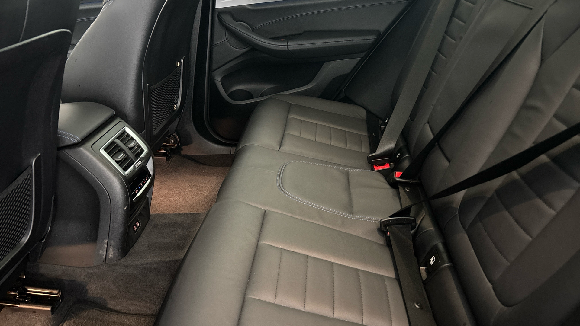 4028222 210kW M Sport 80kWh 5dr Auto