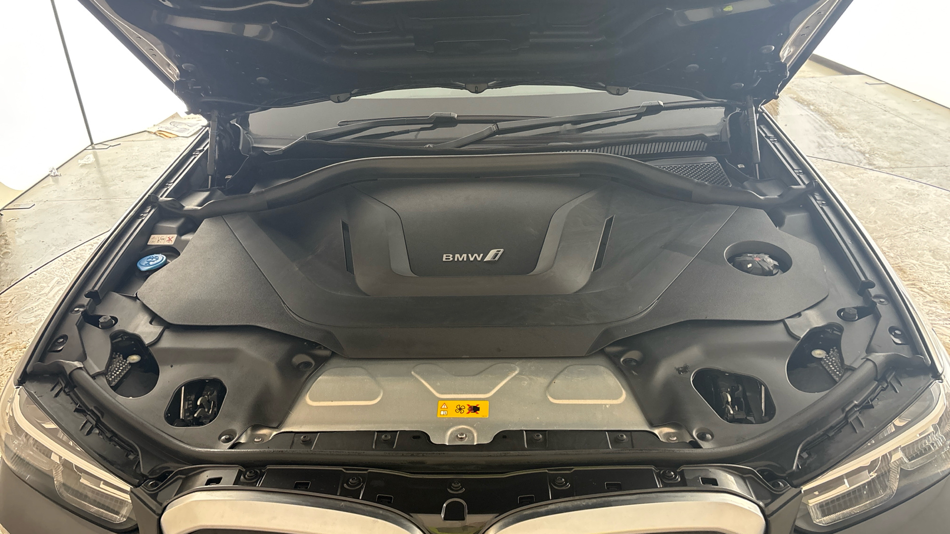 4028222 210kW M Sport 80kWh 5dr Auto