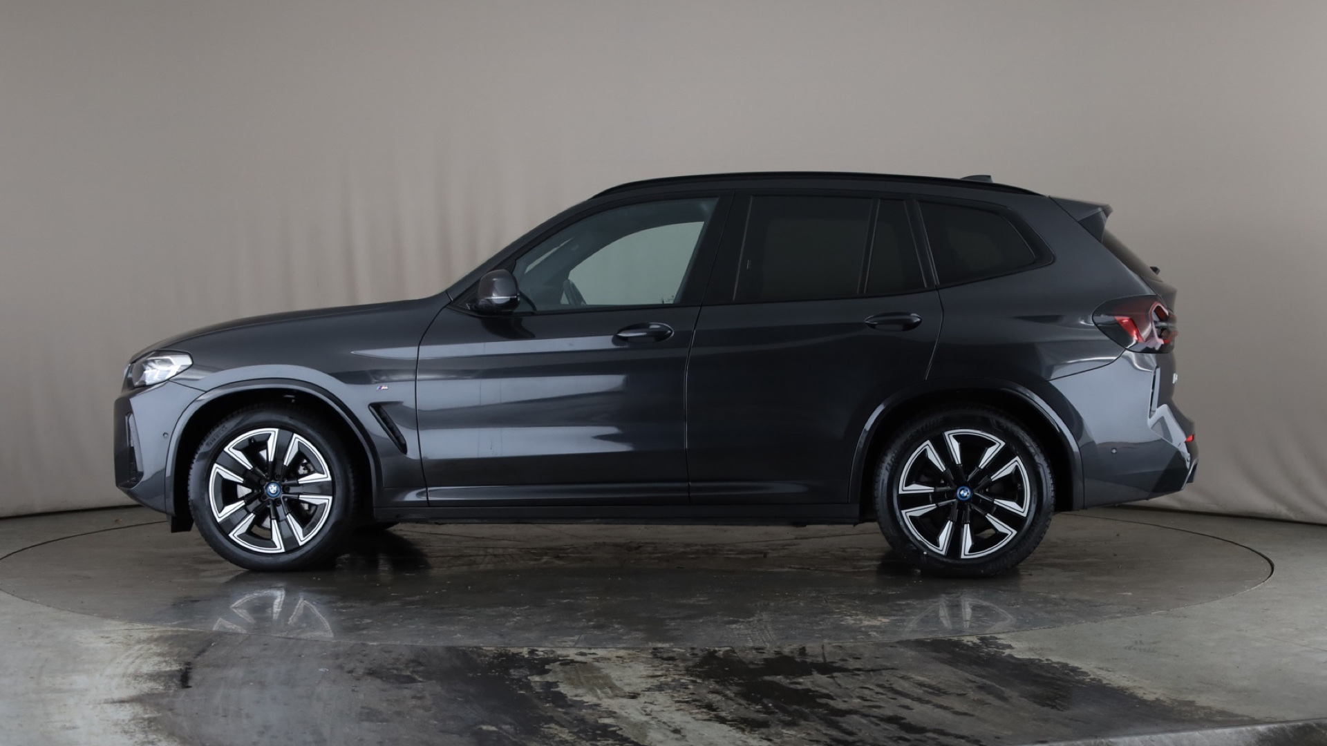 4020667 210kW M Sport 80kWh 5dr Auto