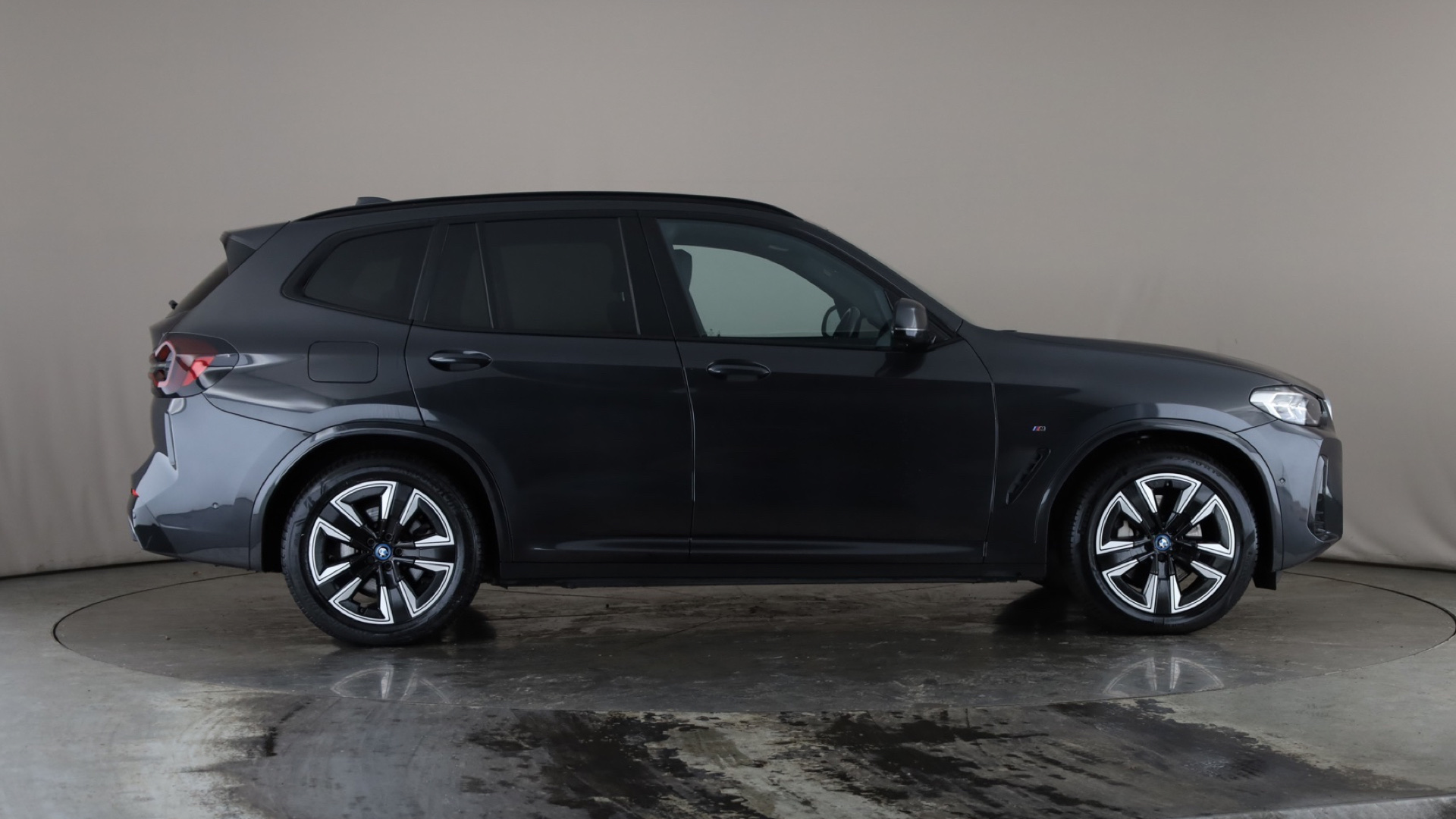 4020667 210kW M Sport 80kWh 5dr Auto